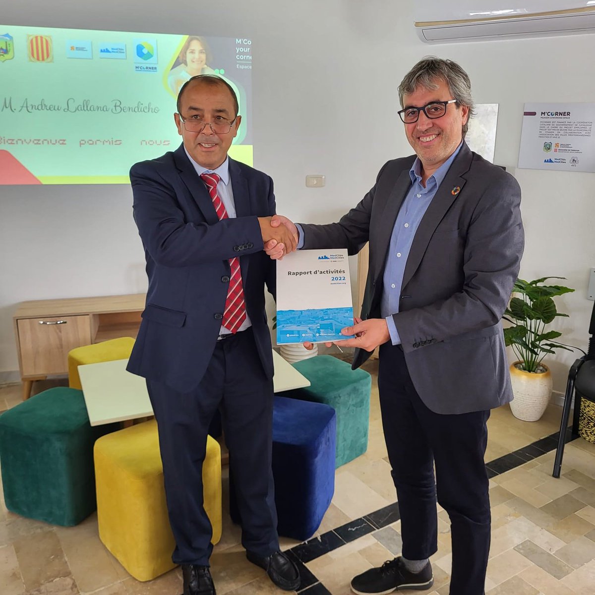 MedCities's tweet photo. MedCities SG @pepbogota had the opportunity to talk with Mr. Makrem Chioukm, the Secretary-General from #MSaken municipality to whom he has given the annual #MedCities report and exchanged about the results from projects' actions. @cooperaciocat @AhmedBenallal9 @MeritxellSerret https://t.co/VZnEpyi1Lh