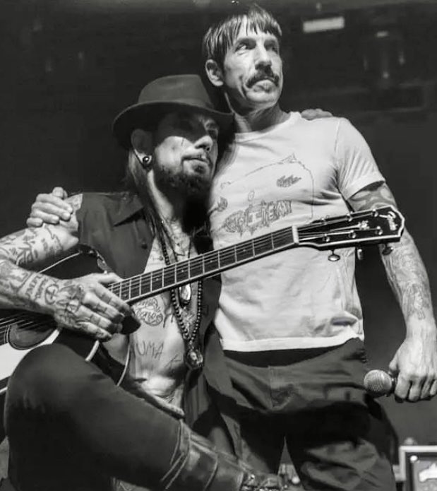 antoniedeswan's tweet image. #HappyBirthday #DaveNavarro