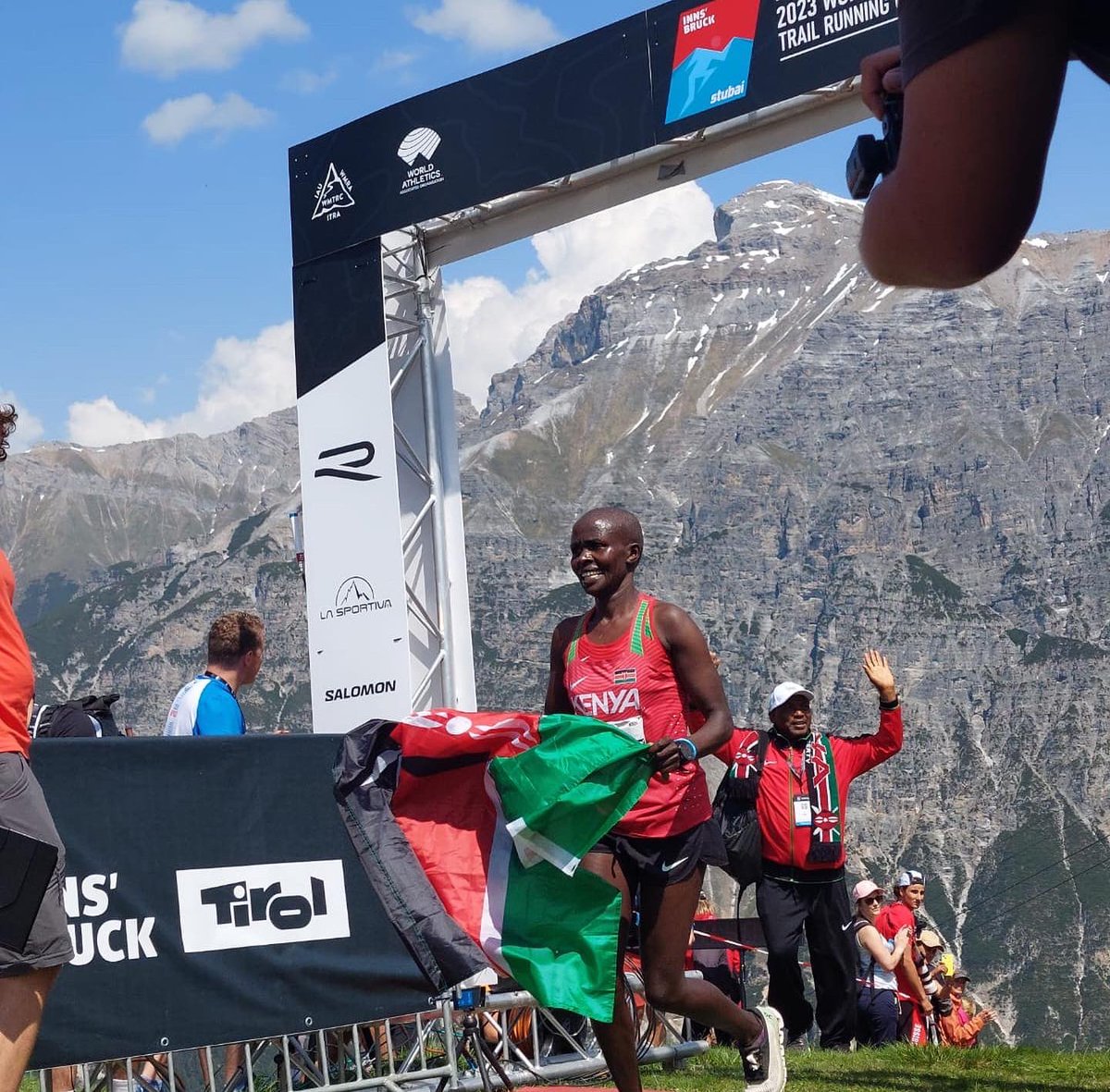 WMRAmountainrun's tweet photo. WORLD MOUNTAIN AND TRAIL RUNNING CHAMPIONSHIPS UPHILL WOMEN RACE
🥇Andrea Mayr 🇦🇹
🥈Philaries Kisang 🇰🇪
🥉Grayson Murphy🇺🇸
📸 WMRA- 1- @hekruca  2-4 Tomo Sarf

#wmra #uphillwmra #wmra2023 #innsbruck2023 #wmtrc2023 #MountainRunning #MountainRunner #MountainAdventures https://t.co/qySoBYkKa2
