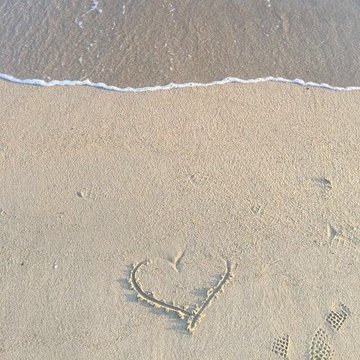 ludasneck's tweet photo. date at the beach. https://t.co/rTNWJ1uNDH