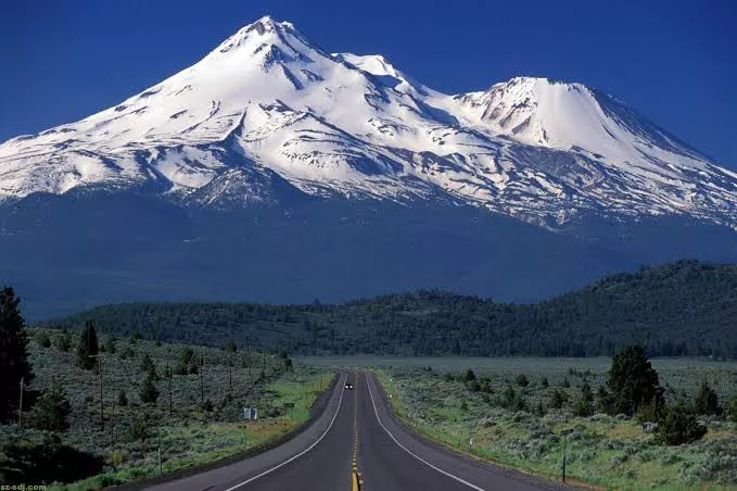 beritakuiss's tweet photo. Gunung Jaya Wijaya, juga dikenal sebagai Puncak Jaya, adalah salah satu gunung yang paling menakjubkan di Indonesia. Terletak di Provinsi Papua, gunung ini memikat para pecinta alam dan pendaki dengan keelokan alamnya yang luar biasa.

https://t.co/jGnk6A07un https://t.co/ZEGw9baJul