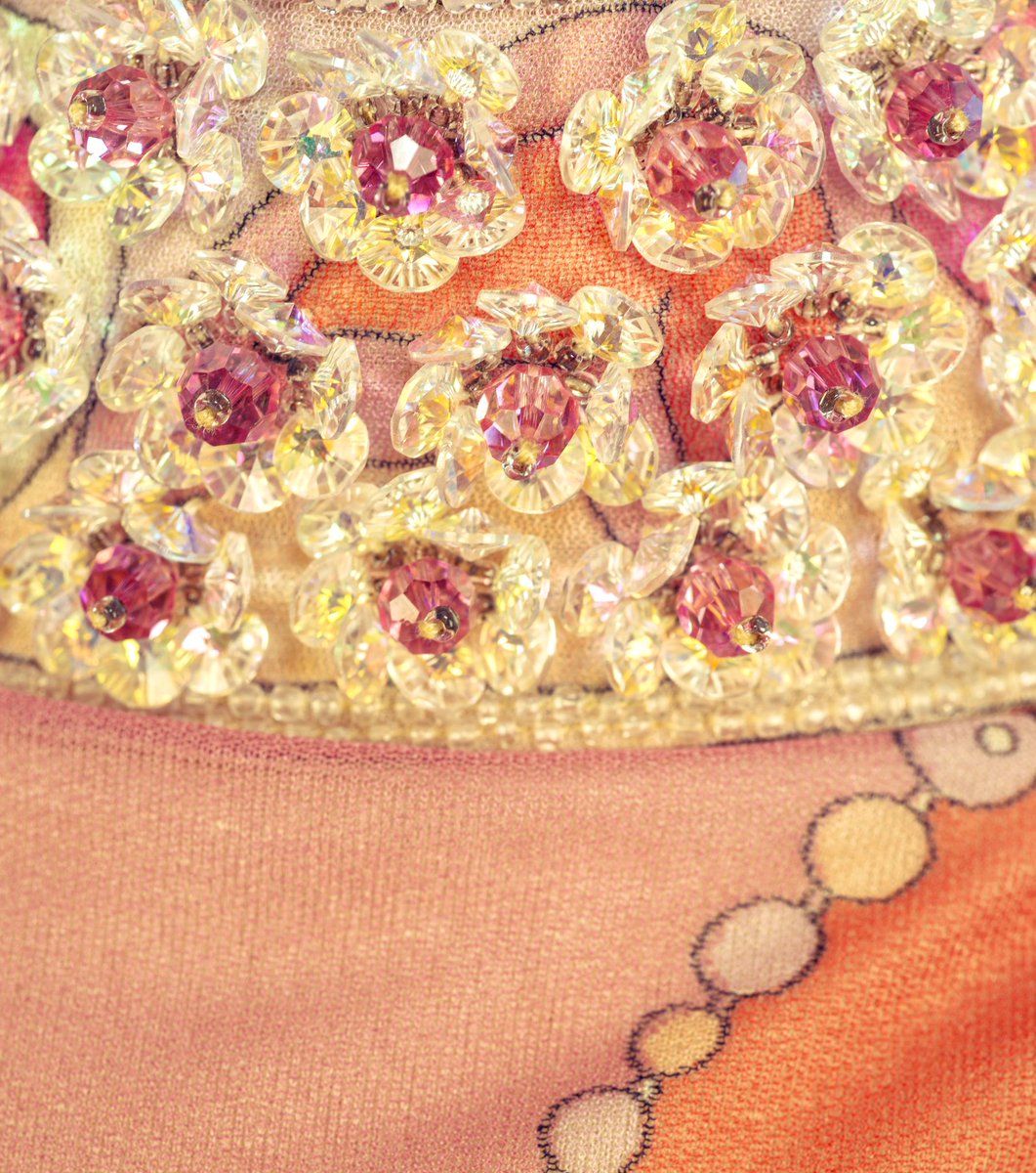cdmtextil's tweet photo. 🤩Vestit #estampat de #Pucci. El pots veure a l’exposició “Vides d’alta costura”. Descarrega gratuïtament el catàleg des de la web del @cdmtextil, apartat “Publicacions”. https://t.co/BW68oIm3br