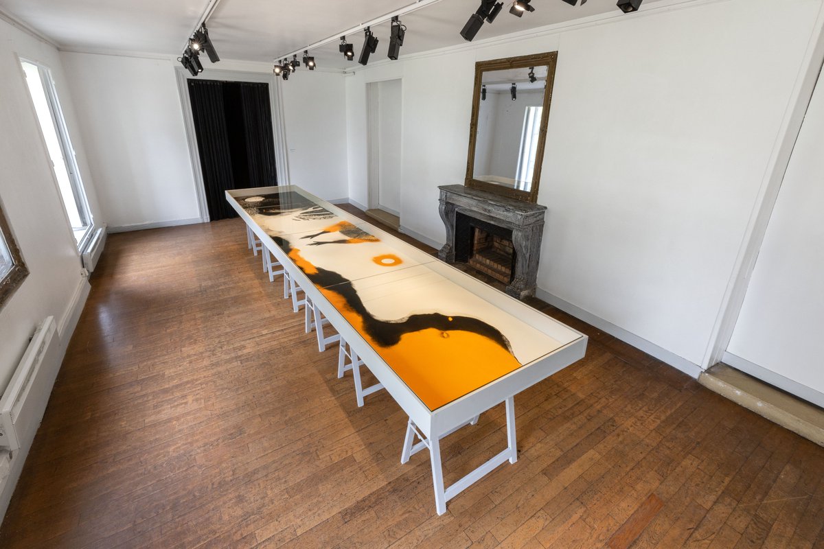 MDA_Chatillon's tweet photo. Il vous reste encore jusqu’à dimanche pour venir visiter l'exposition “L'Épaisseur de l’ombre” d’Alice Gauthier ! Les œuvres de l’artiste invitent votre regard à se perdre dans des détails subtils pour vous transporter dans un univers empreint de mystère et de délicatesse… https://t.co/pUEQ8UfpIe