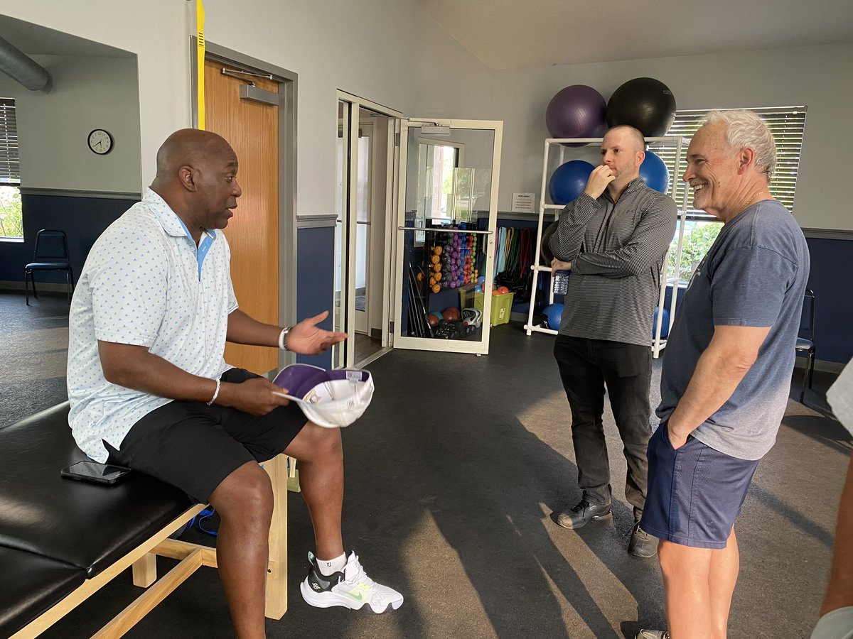 NuNeeRelief's tweet photo. Thurman Thomas, NuNee, and Trilogy PT came together yesterday to help active adults struggling with knee pain learn about treatment options that are highly effective and drug and surgery free. @thurmanthomas @PT_MOG_Trilogy @APTAtweets https://t.co/2s7ahYnLO7
