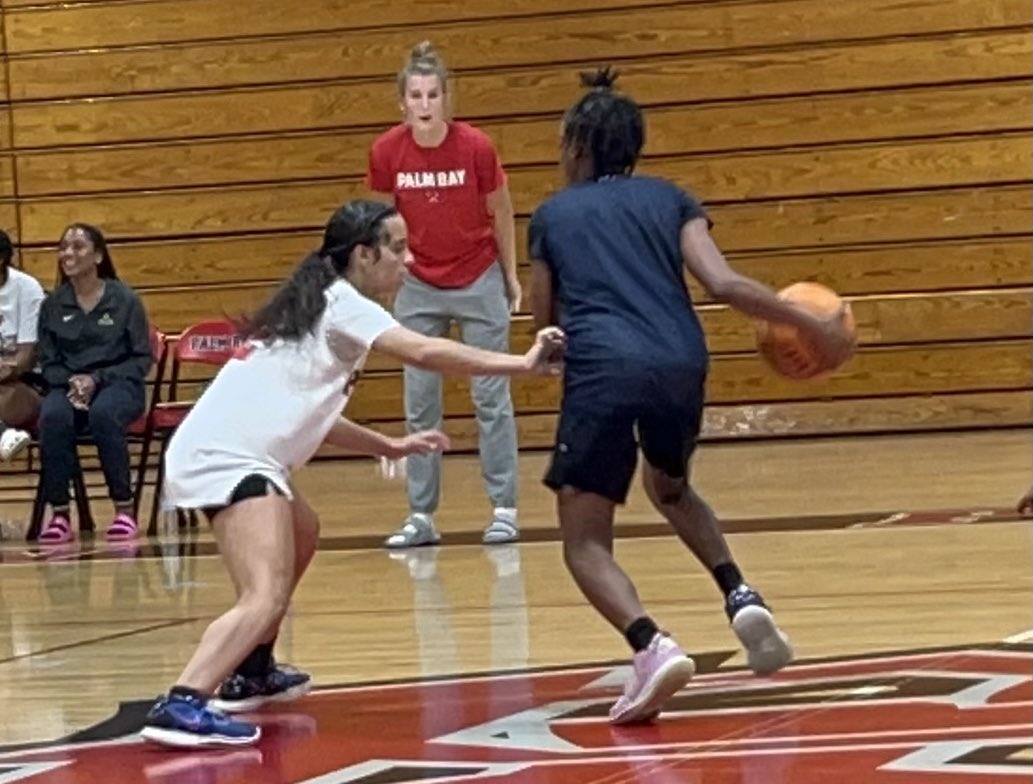 Thanks to McDonald All American 2023 Emma Risch for working with us in the Girls Got Game Summer League before heading off to Notre Dame. Footprints 👣 @GabyBuigues2 . @EJMurray8 @ECunitedbball @Erisch_2 @CoachMurano @Coach_Willboam 📸:Yesenia Paneto