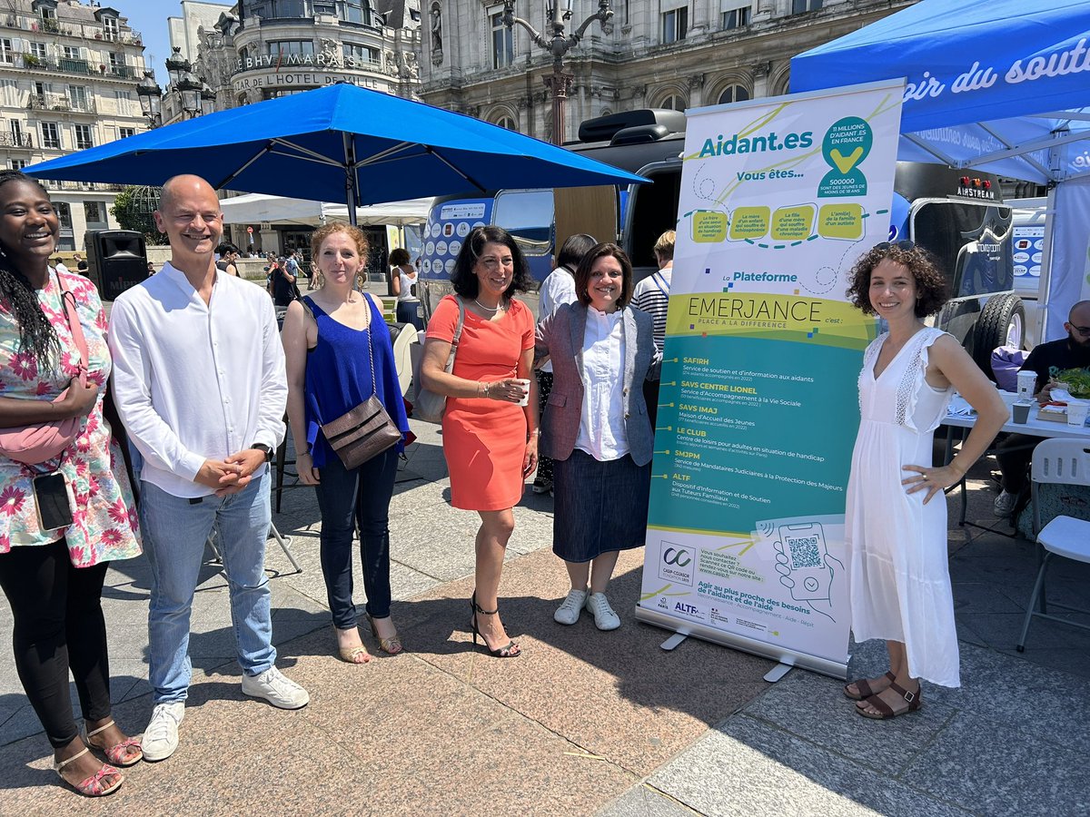 CorinneBenzekri's tweet photo. Belle mobilisation 🎉de @CecileBossavie #TiguidaDarameh @JBoroy @JeanneSebban pour soutenir notre étape de la #CaravaneTousAidants sur le parvis de l’Hôtel de Ville à Paris ! Merci 🙏 à vous @casip_cojasor @cieAidants #SAFIRH #Aidants #SAVS #IMAJ #CentreLionel #Altf #DSOL https://t.co/kPEW1KCfZ2