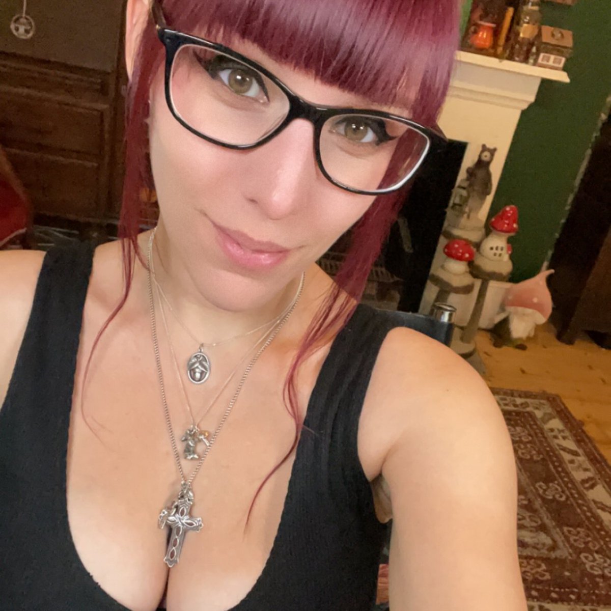 mossmoria's tweet photo. 🍄LIVE🍄 Hihihihi lets chat and then maybe check out the new Disney stuff?? maybe? Come join me❤️ 
https://t.co/K72zj2U5vF https://t.co/DkK4QM9IHs