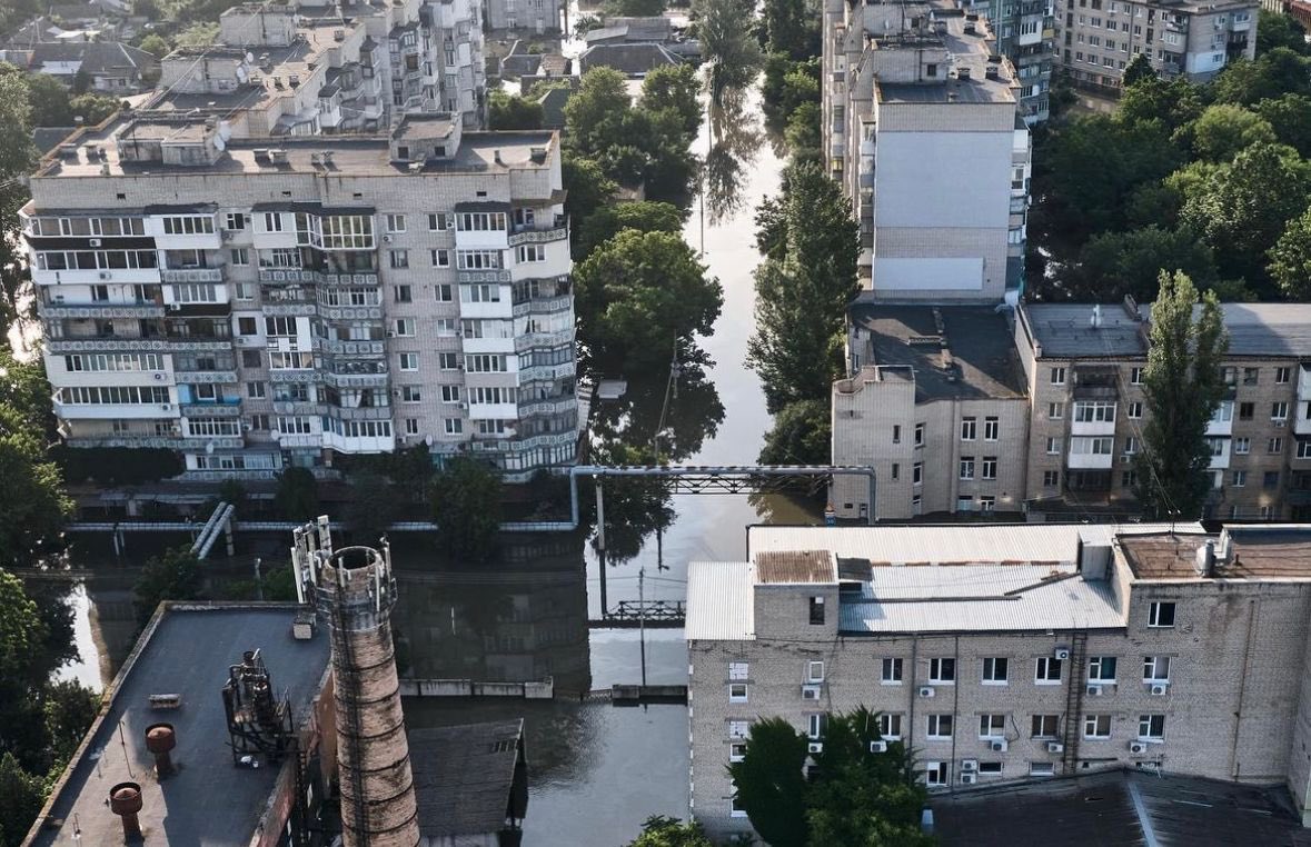 The water is still rising in the city of Kherson.

The culmination of the flood is expected later today and it will take 9-10 days for the water to fully subside.

Never forget that Russia is a terrorist state!