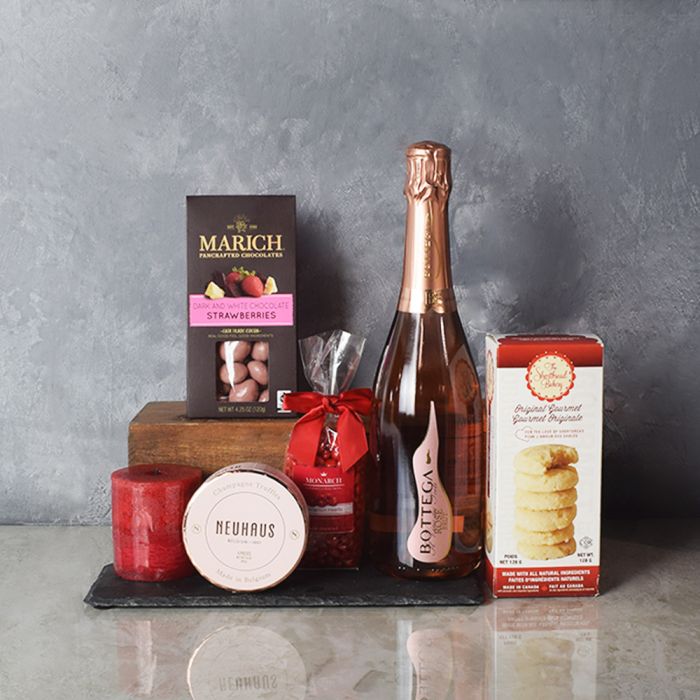 vermontbaskets's tweet photo. Our Baskets offers enchanting Gift Baskets with exceptional quality in a variety of romantic themes and styles. For more:  https://t.co/CMq4K8A94h
#weddingday #wedding #bride #groom #couple #makeup #onlinegifts #family #friends #love #wine #giftbaskets #Party #flowers #champagne https://t.co/ZgvDxLgw9o