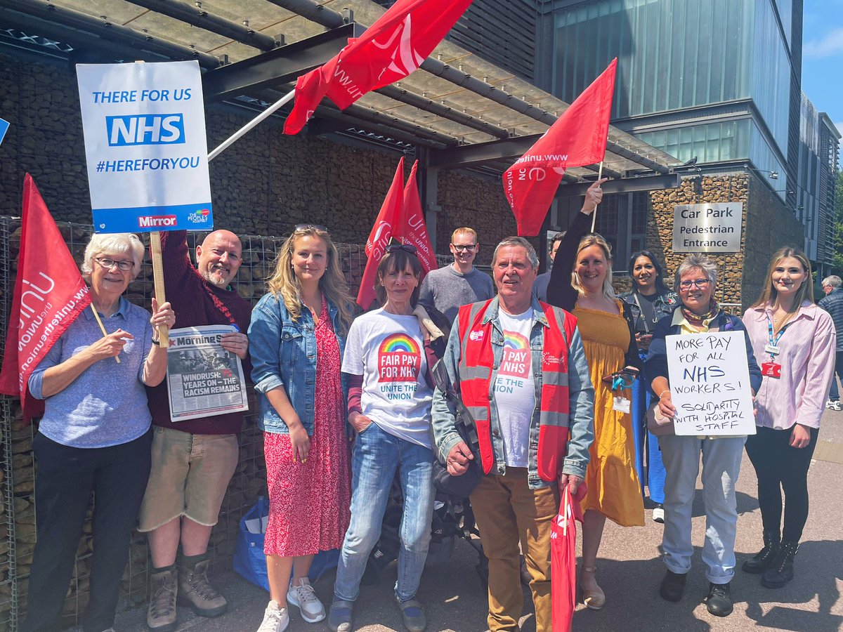 Solidarity with NHS workers and Unite members at MKU Hospital this afternoon as they continue to take a stand for fair pay and conditions. They will always be there for us when we need them, we must be there for them now. #fairpayforNHS