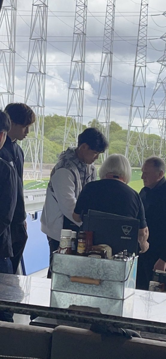 dbscotland's tweet photo. Our DbS member, James was lucky enough to meet @CelticFC  players Reo Hatate &amp; Yuki Kobayashi at Top Golf in Glasgow.

James’s day was made and even more so with one of the players attempting a little hands-on signing.

@CelticFC  @CelticFCDAO  @CelticFCSLO https://t.co/Mq54JQjTJy