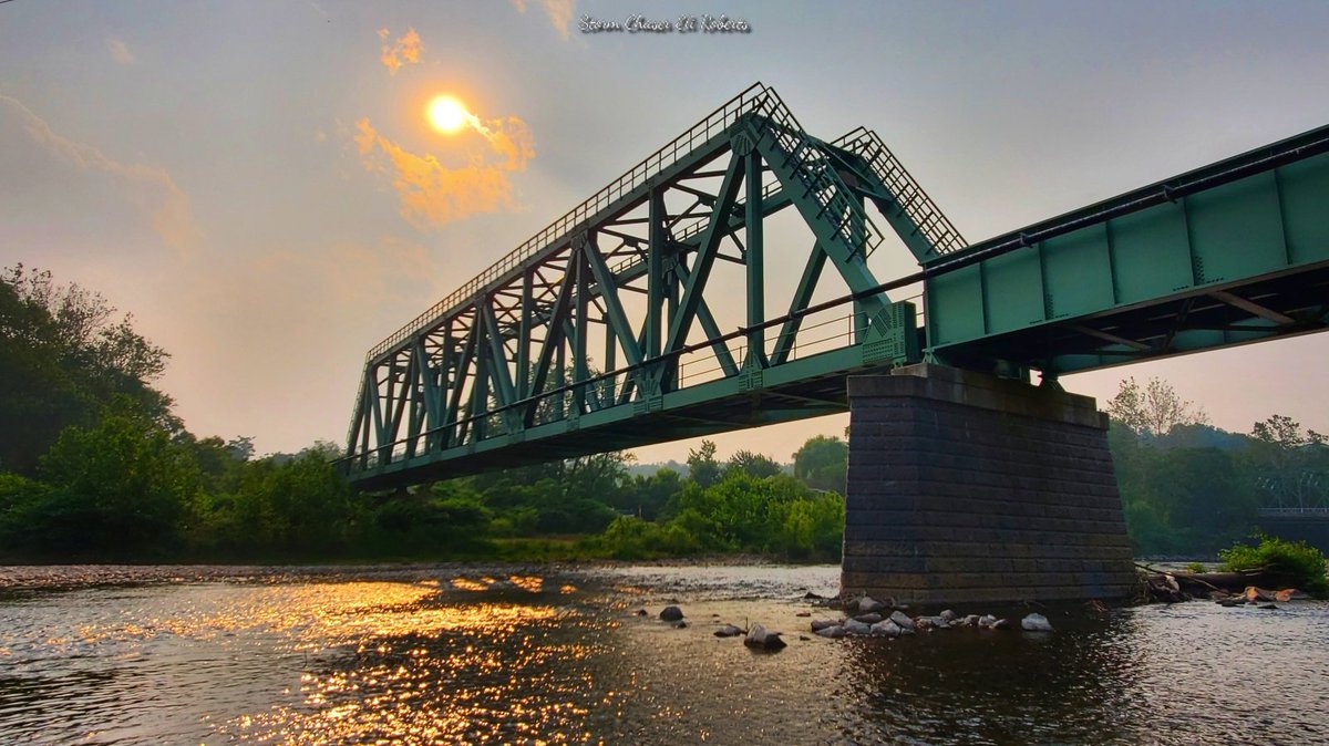 SCEliRoberts's tweet photo. The #smoke from #QuebecWildfires was very thick yesterday, enough you could taste it. I found myself clearing my throat & rubbing my eyes like I sat in a chair around a firepit refusing to move. I never thought I'd taste #Canada!
#pawx #CTPWX #sun #wxtwitter #railroadbridge https://t.co/dVMI97R87o