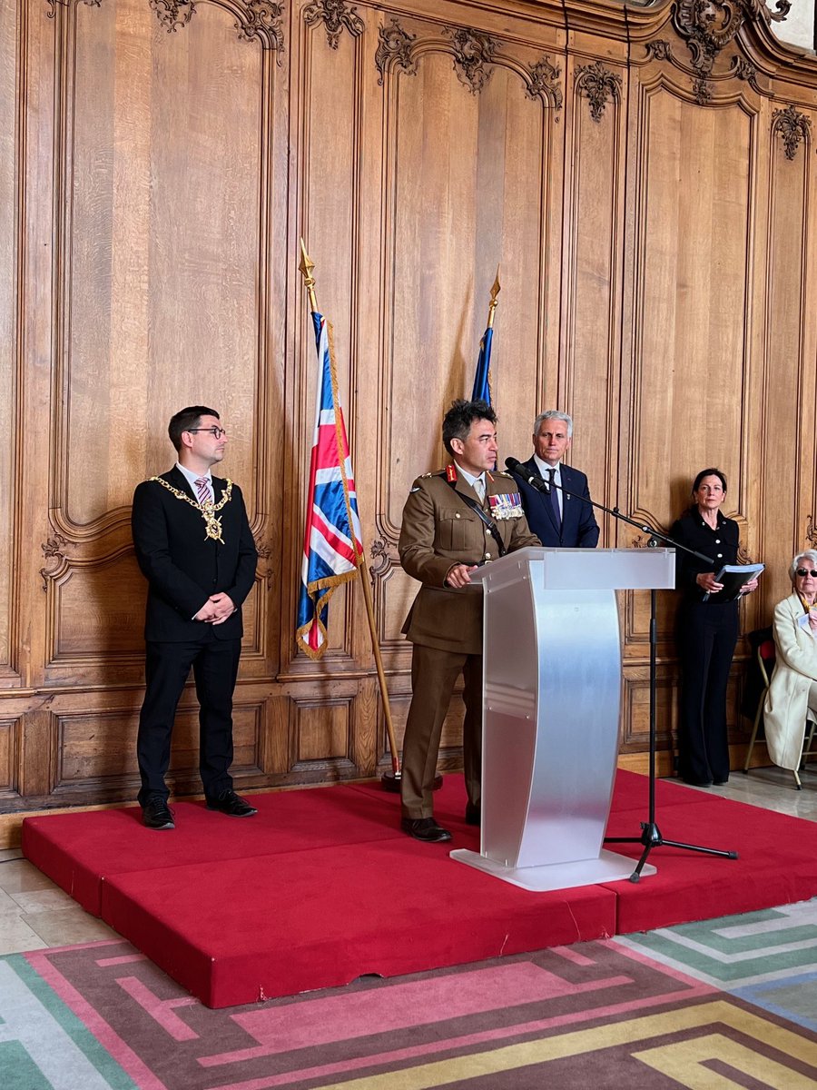 3rdUKDivision's tweet photo. Yesterday Maj Gen Martin and team from @3rdUKDivision along with our allies remembered the immense sacrifices made by all during the DDay landings. #TheIronDivision #DDay https://t.co/VgfoIEPith