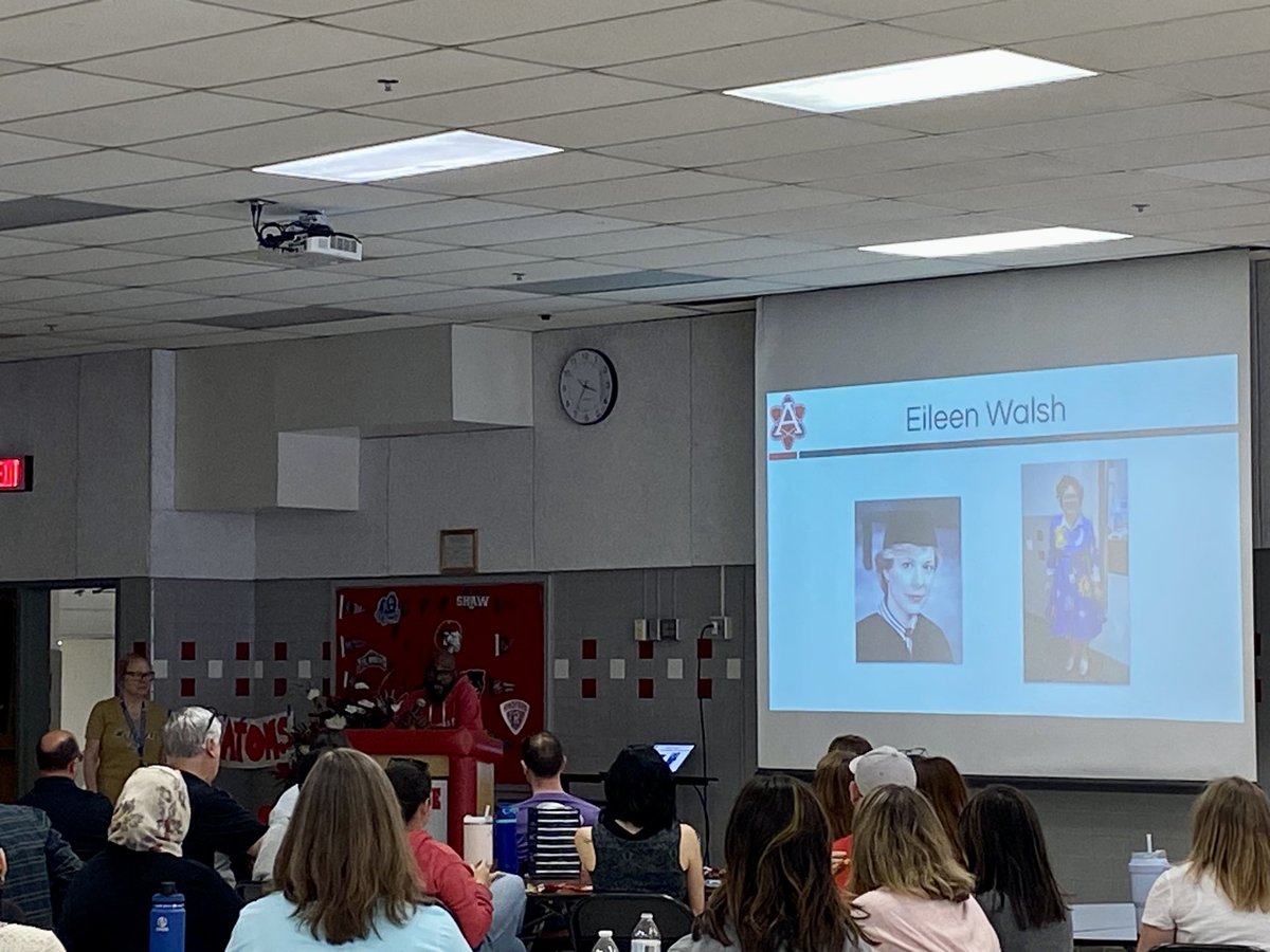 hblangstein's tweet photo. Congrats to Ms. Walsh and all of our AHS retirees! Thank you for your service working with our students. You will be missed! #AHSscience #AtomNation π https://t.co/YN0A9JDuss