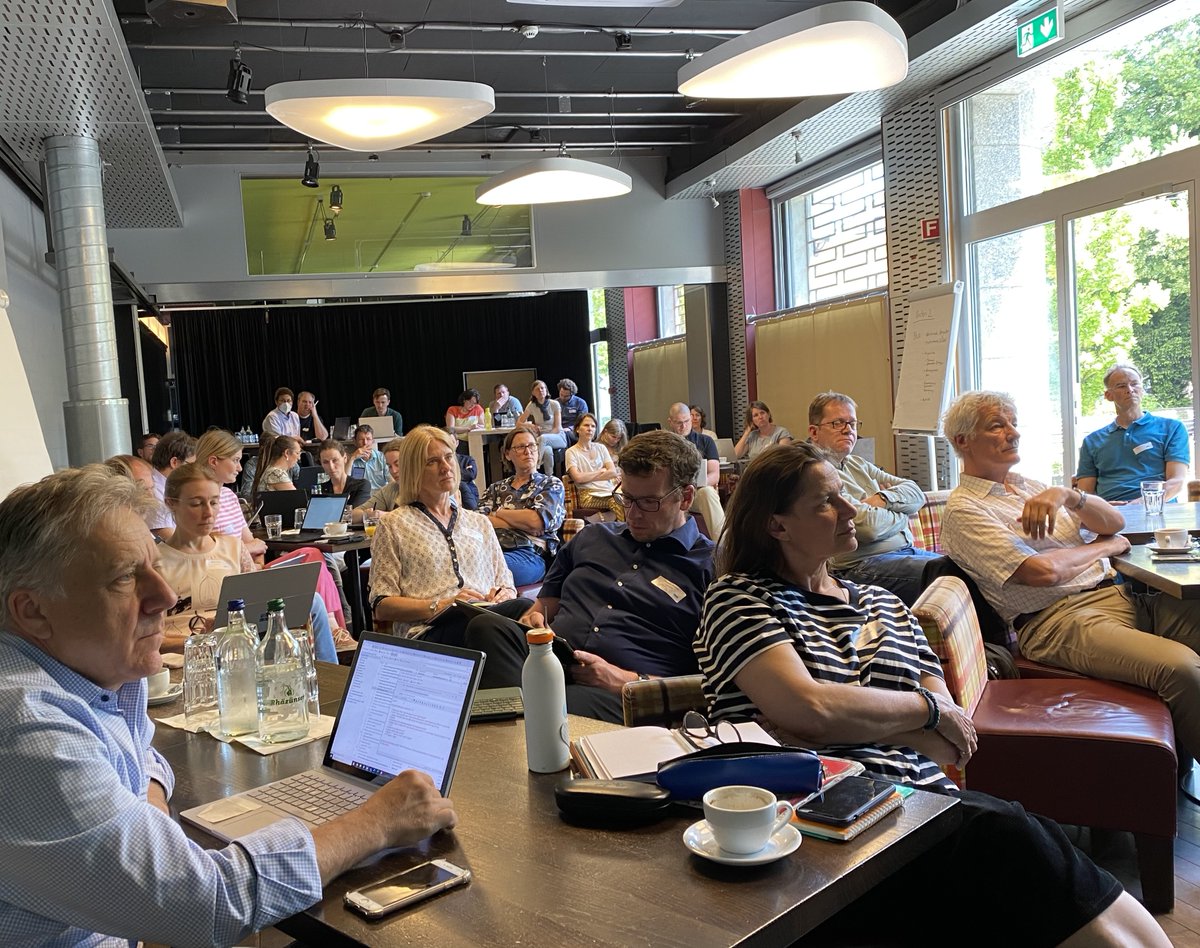 Wer unterstützt eigentlich unsere #Energiestadt? Rund 120 kompetente Beratende sind in der ganzen Schweiz für uns in Gemeinden und Städten unterwegs. Gestern trafen sich die Deutschsprachigen zum Austausch und zur Weiterbildung. Danke für euren Einsatz!