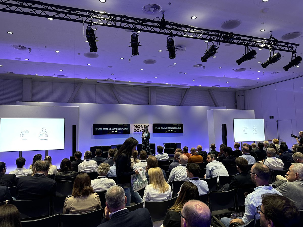 So it turns out people in fintech attending #money2020 are pretty interested in AI… <a href="/nvidia/">NVIDIA</a> &amp; <a href="/awscloud/">Amazon Web Services</a>  stage on the subject has a long queue to get in…