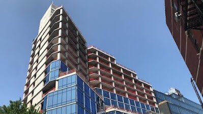 Glass going up at the other Harlem hotel construction site:  harlembespoke.blogspot.com/2023/06/glass-…