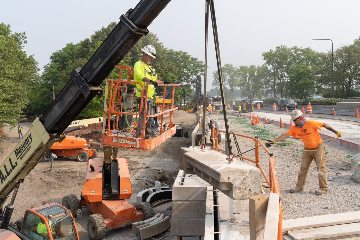 This week’s 59th St Bridge construction update with <a href="/ALLMasonry_/">ALL Construction Group</a> 
🏗️👷‍♀️ 🦺