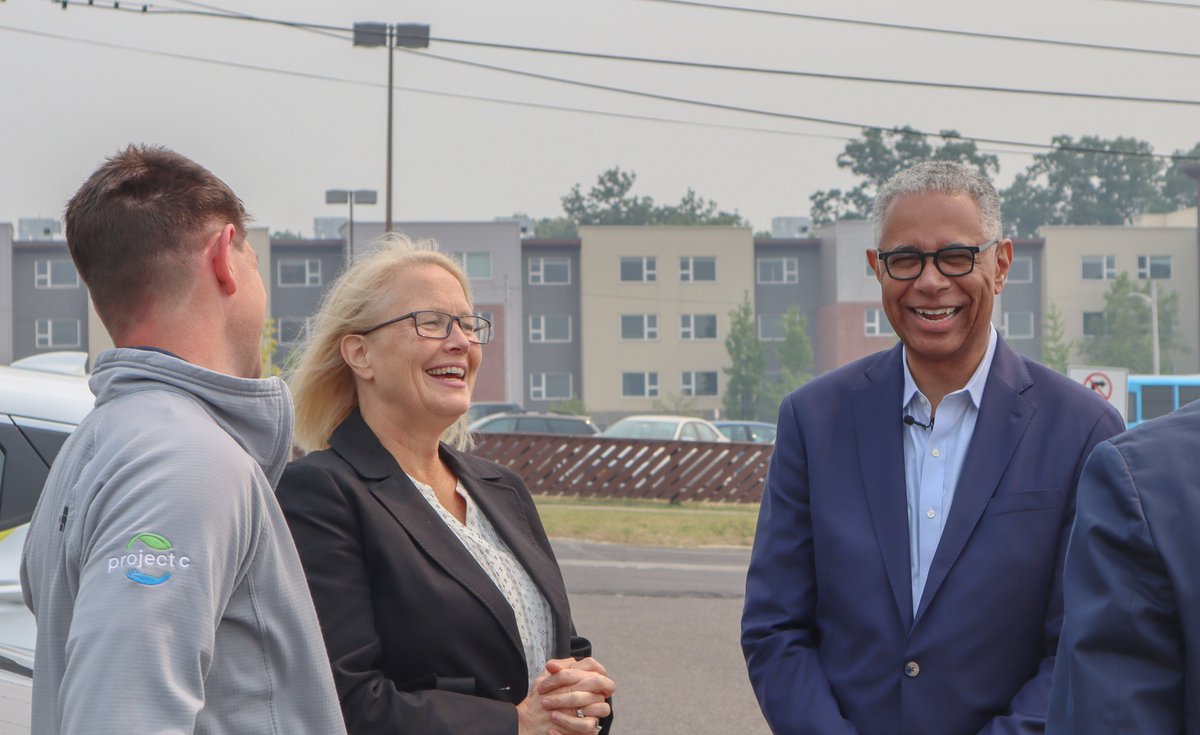 Thanks to @nationalgridus President @RudyWynterNG for coming to @sunyesf on your electrification tour of Upstate New York. EV charging stations are a critical component for building a greener future and we appreciate National Grid's partnership on this effort.
