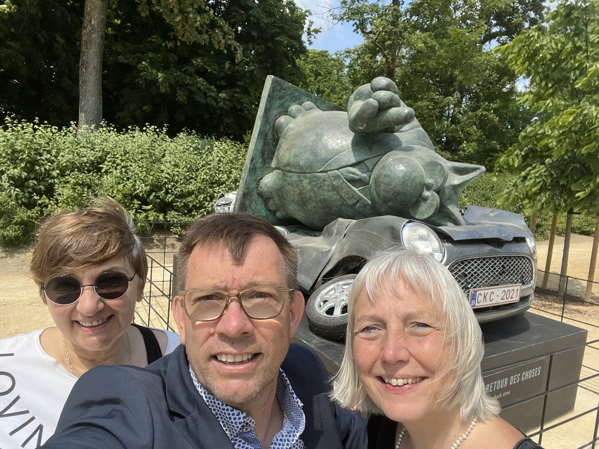 DZNE_Thyrian's tweet photo. After 3 days of intense work making #dementia a health priority with @AlzheimerEurope it is my pleasure to stroll through #Brussels with colleagues from #DAlzg #EWGPD. What a privilege to work and enjoy culture! https://t.co/Cs4EZX58Wl