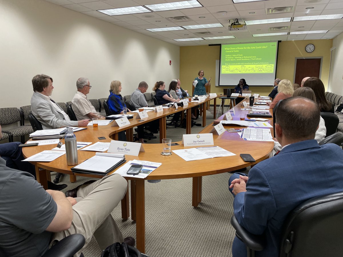 LtGovStratton's tweet image. The Governor’s Rural Affairs Council #GRAC met yesterday in both Charleston + Chicago! Once again, the wisdom is in the room. We’re tapping into that wisdom to address food insecurity, access to healthcare, affordable housing + improve the quality of life in rural communities.