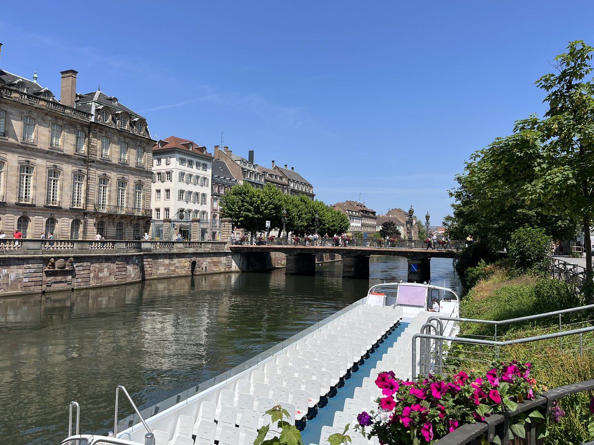 Friends, I'm sharing with you a few photos I took during the Strasbourg walking tour, I hope you like it. #Strasbourg @FrauArmand @NSFW_Viicky @VisitKent @VisitMobileAL @reisedepeschen @ENTDECKERGREISE I hope you also watch my walking video on youtube. youtu.be/rxydLYHxGq4