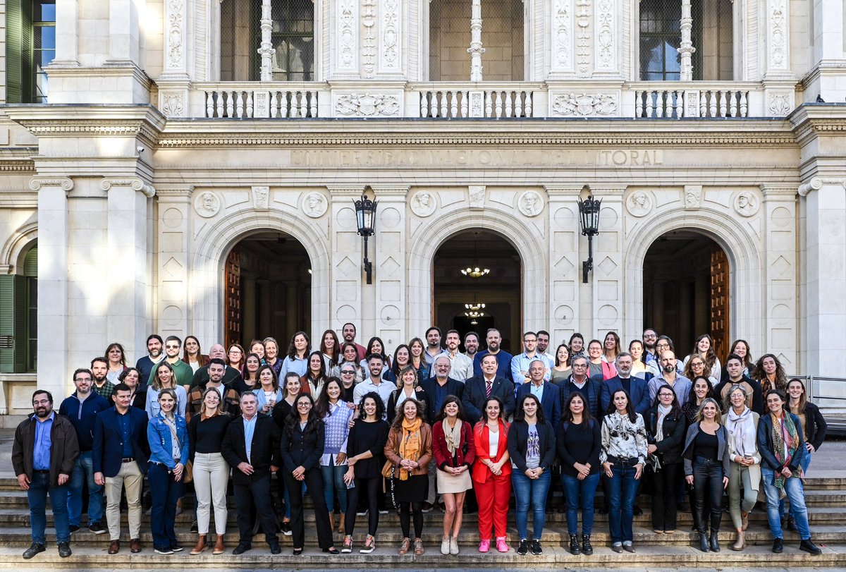 Acá, con quienes trabajamos en el periódico #ElParaninfo de <a href="/UNLitoral/">Universidad del Litoral</a> al cumplirse sus 20 años. Generar y sostener un medio, producir noticias con enfoque propio y asumir el compromiso de #HacerPeriodismo y #FormarComunidad es una buena manera de festejar el #DiaDelPeriodista 😊