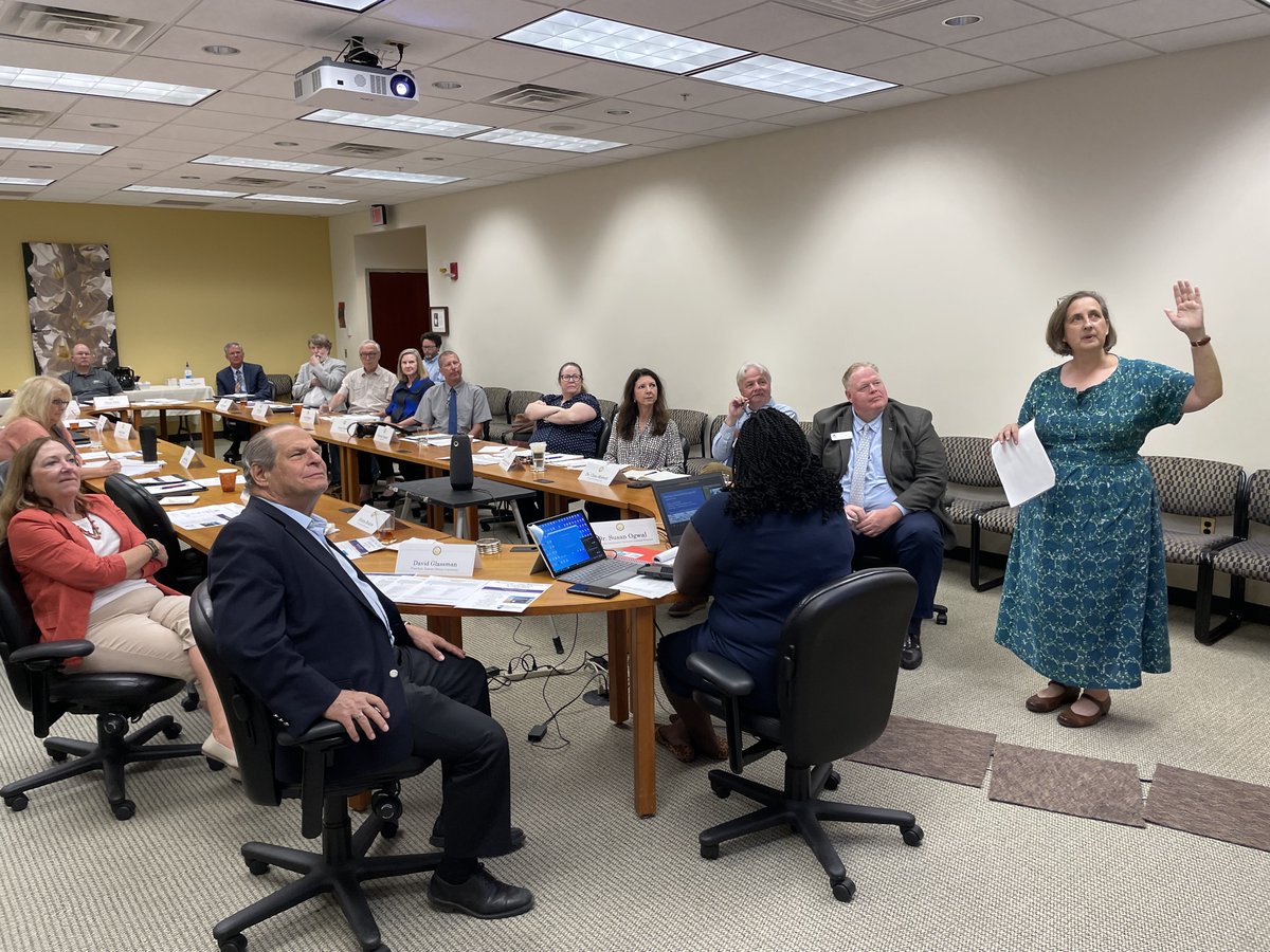 LtGovStratton's tweet image. The Governor’s Rural Affairs Council #GRAC met yesterday in both Charleston + Chicago! Once again, the wisdom is in the room. We’re tapping into that wisdom to address food insecurity, access to healthcare, affordable housing + improve the quality of life in rural communities.