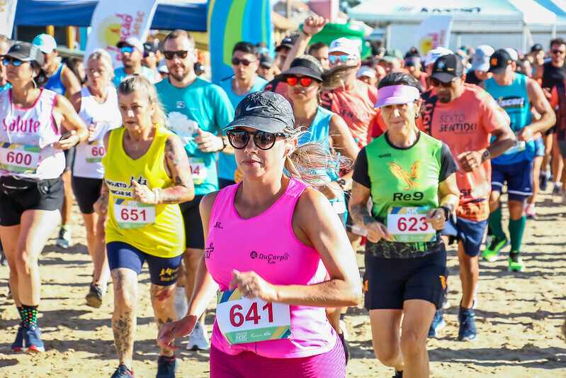 sesc_rs's tweet photo. Hoje, no dia Mundial da Corrida, queremos homenagear todos que amam uma corrida. 👟💨
Neste dia, ressaltamos a relevância do esporte para manter o corpo e mente saudáveis.
E aí, que tal comemorar o dia de hoje fazendo uma corrida? 🤩
#DiaMundialdaCorrida #SescRS #VemproSesc https://t.co/ezIFEfBmn9