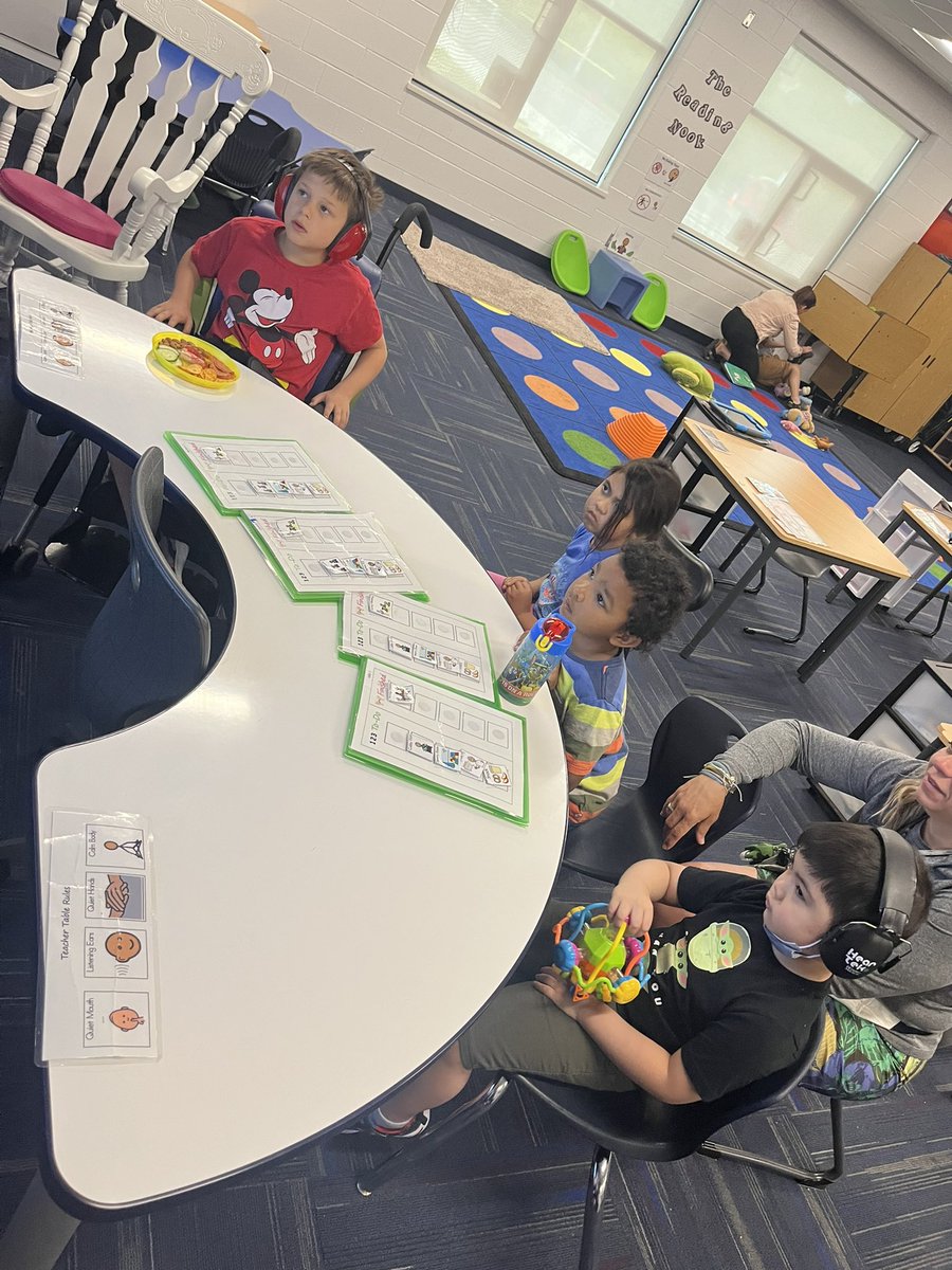 Miss Dixon tweet media