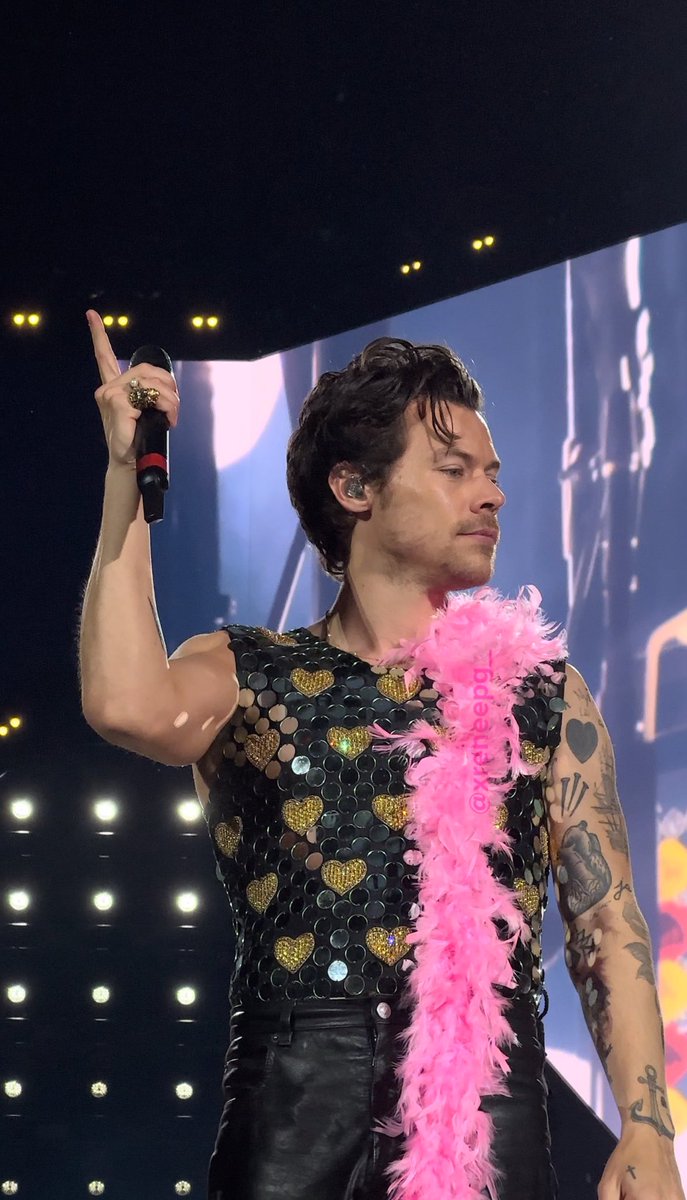Some of my fave photos I took of Harry in Amsterdam 🥰🥰

#HSLOT2023 #hslotamsterdam #HarryStyles
