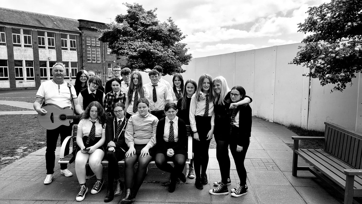scottnicol101's tweet photo. Day 2 @music_carrick  @Carrick_Academy writing an original song  with these supa talented pupils and teacher  xx #possibilityscreams #scottnicolmusic #originalmusic #lovinglife #grateful. @mayboleregen https://t.co/PwsyZhTq70
