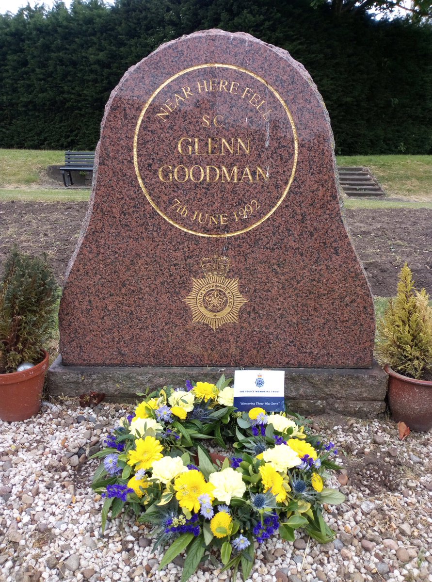 This morning we laid our floral tribute at our memorial to mark the anniversary of the tragic death of Special Constable Glenn Goodman 
@NYorksPolice @NYPFJBB 
#HonouringThoseWhoServe
#PoliceMemorials
#PoliceFamily