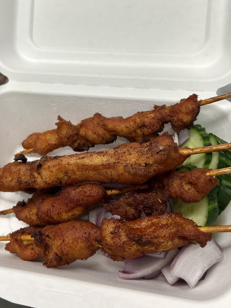 Chicken satay with salad. 

#peninsula #chicken #malaysianfood #asianfood #indianfood #boxpark #london #streetfood #crystalpalace #wembley #shoreditch #croydon #victoria #chickensatay #halalfood