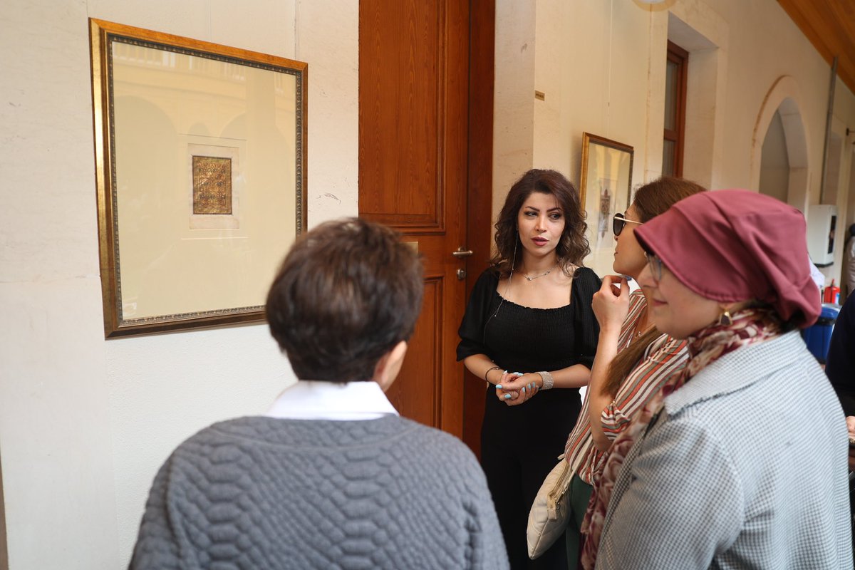 Sevgili Leila Ghaseminejad’ın eserlerinden oluşan Lacivert sergisi açılışı FSMVÜ Ayasofya Yerleşkesi’nde kıymetli misafirlerimiz ve sanat severlerin ziyareti ile açıldı.

<a href="/fsmvu/">Fatih Sultan Mehmet Vakıf Üniversitesi</a> <a href="/ismnakkashane/">FSMVÜ İSM NAKKAŞHANE</a> <a href="/betulbil/">betül bilgin</a>