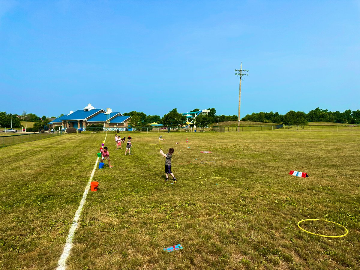 CandaceYoung37's tweet image. ⛳️These kiddos LOVE to golf! 
I am so blessed to be able to offer golf opportunities to last years &amp;amp; this years golfers from MKA! ⛳️ 
@FirstTeeLex