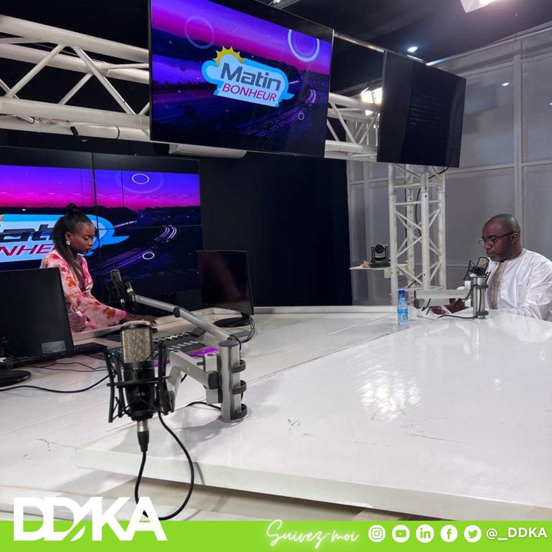 __DDKA's tweet image. Ultimes instants avant la prise d’antenne sur le plateau de #MatinBonheur animé par Astou Dione sur la #2STV. 

#DDKA