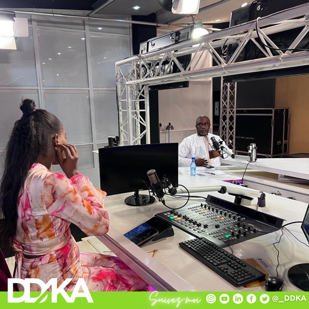 __DDKA's tweet image. Ultimes instants avant la prise d’antenne sur le plateau de #MatinBonheur animé par Astou Dione sur la #2STV. 

#DDKA