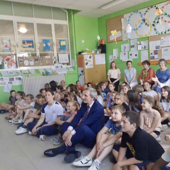 pour une école de la ruralité bilingue, sportive, créative, ouverte sur le monde ! Bravo aux équipes enseignantes ! #30’APQ #generation2024 <a href="/education_gouv/">Ministère Éducation nationale</a> <a href="/ac_orleanstours/">Académie d'Orléans-Tours</a> <a href="/AOC1978/">Amélie Oudéa-Castéra</a>