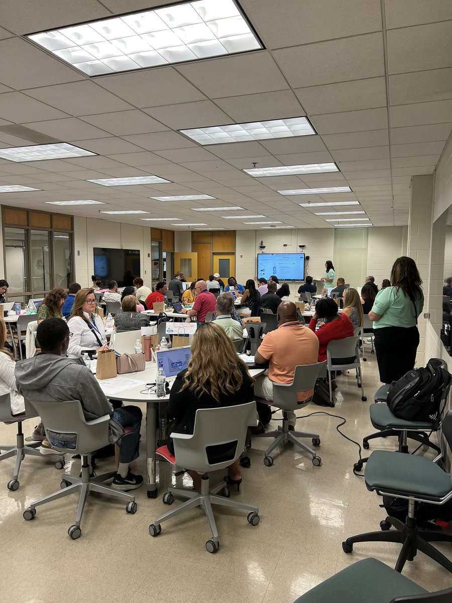 joseph_parlier's tweet image. Kicking off the @zSpace #zConEDU in partnership with @apsupdate today!  Innovative educators learning together.
