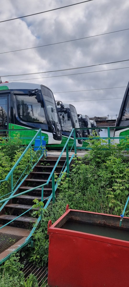 устрицавтрамвае on Twitter: "Ого сколько здесь во втором депо новых ...