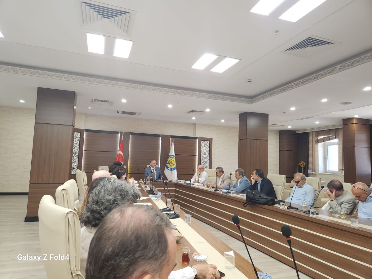 mehmetkayastb's tweet photo. Harran Üniversitesi Rektörümüz @mtahirgulluoglu Başkanlığında toplanan HRÜ Geliştirme Vakfı Olağan Genel Kurulu’nda kıymetli hocalarımız ve dostlarımızın takdiri ile yönetim kuruluna seçildim. Üniversitemizin gelişmesi, Urfa’nın gelişmesi demektir. Memleketimiz için hayırlara vesile olmasını diliyorum.