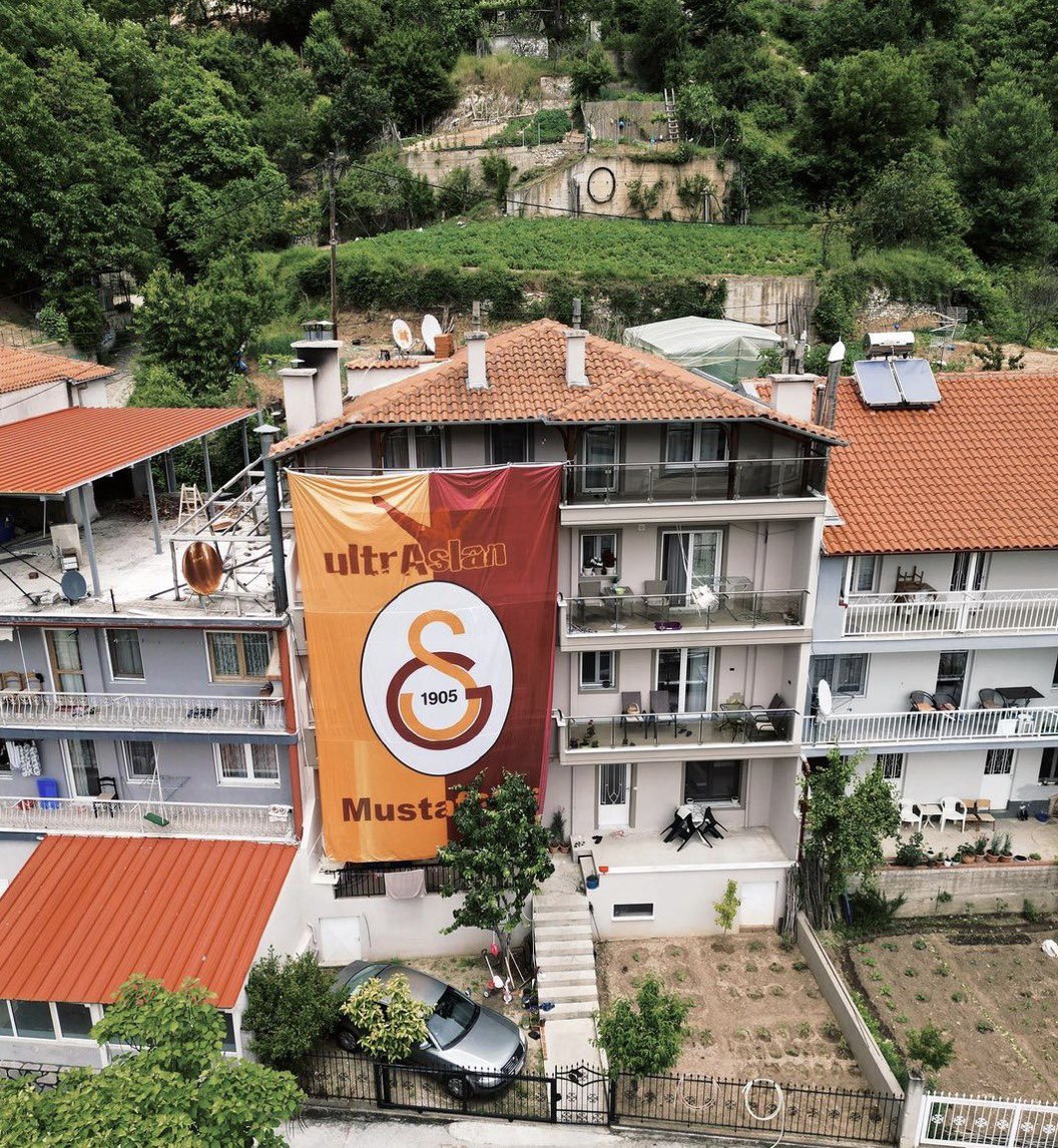 📍 New York
📍 Tarabya
📍 Şarköy
📍 Mustafçova

Sen de #AsBayraklarıAs etiketiyle şanlı bayrağımızın fotoğrafını paylaş, yayınlayalım!