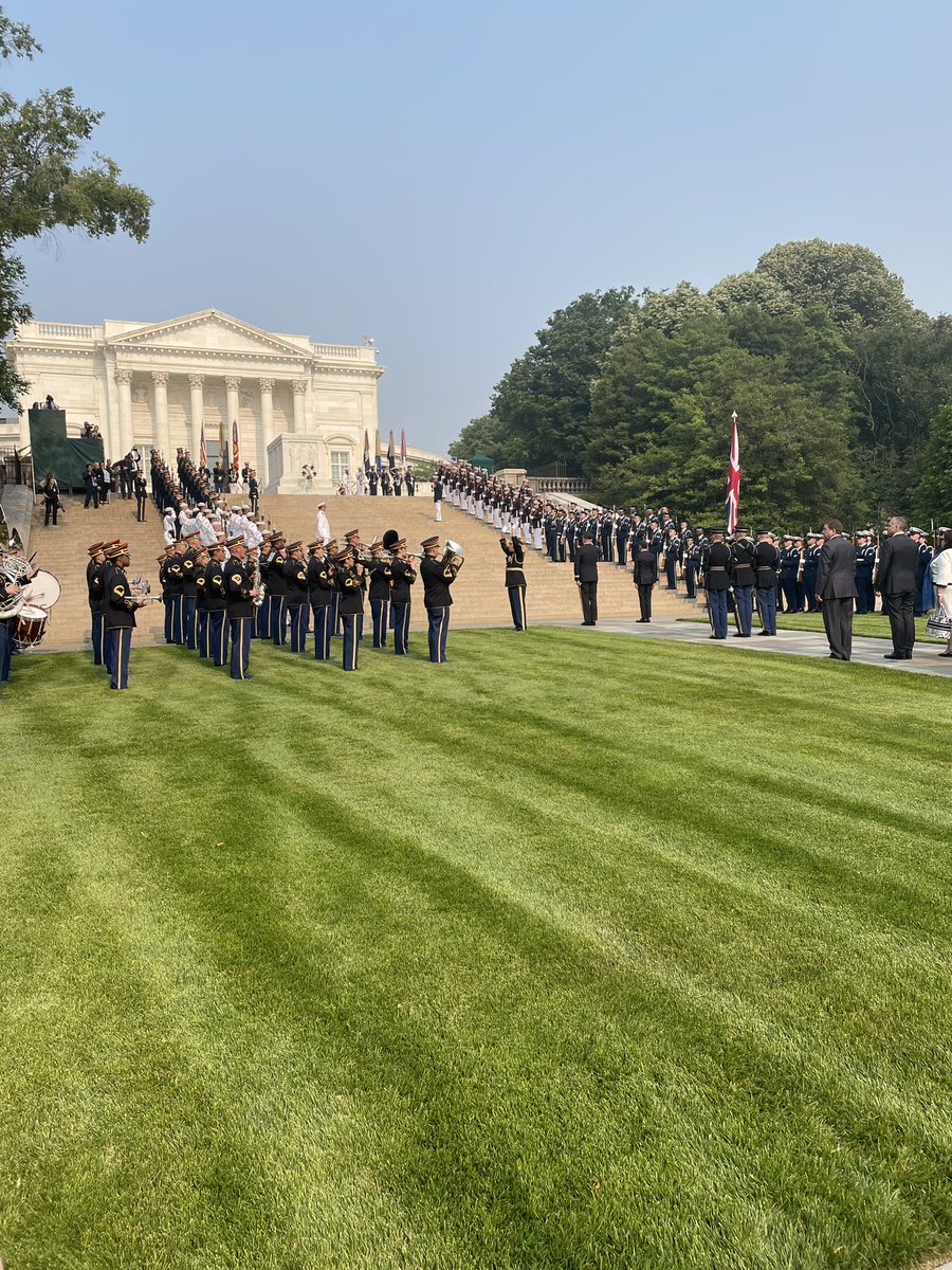 Arlington National Ceremony. An honour to accompany @10DowningStreet Prime Minister Sunak in saluting the United States’ fallen. We will always stand together for freedom.