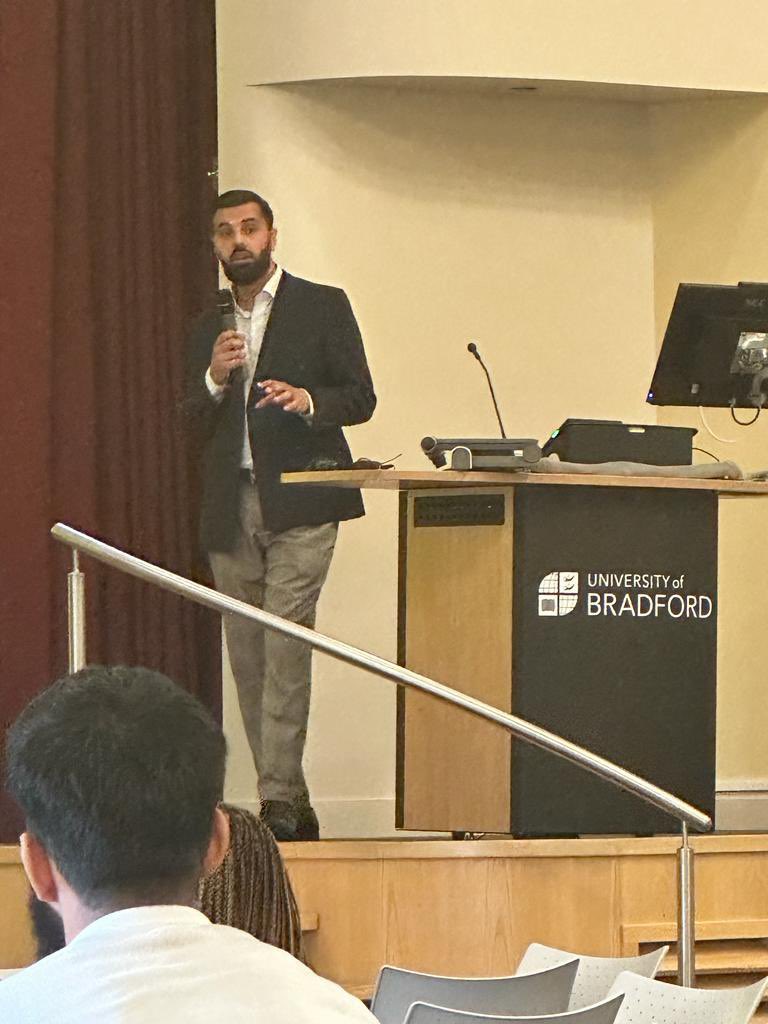ishfaqfarooq's tweet photo. It was with great pleasure that we had the fantastic opportunity to work alongside The University of Bradford on Monday. It’s inspiring to help motivate the next generation of future entrepreneurs! 
#mylahore #beginnings #britishasianstory #entrepreneurs #bradforduniversity https://t.co/ZGhGtQCHB4