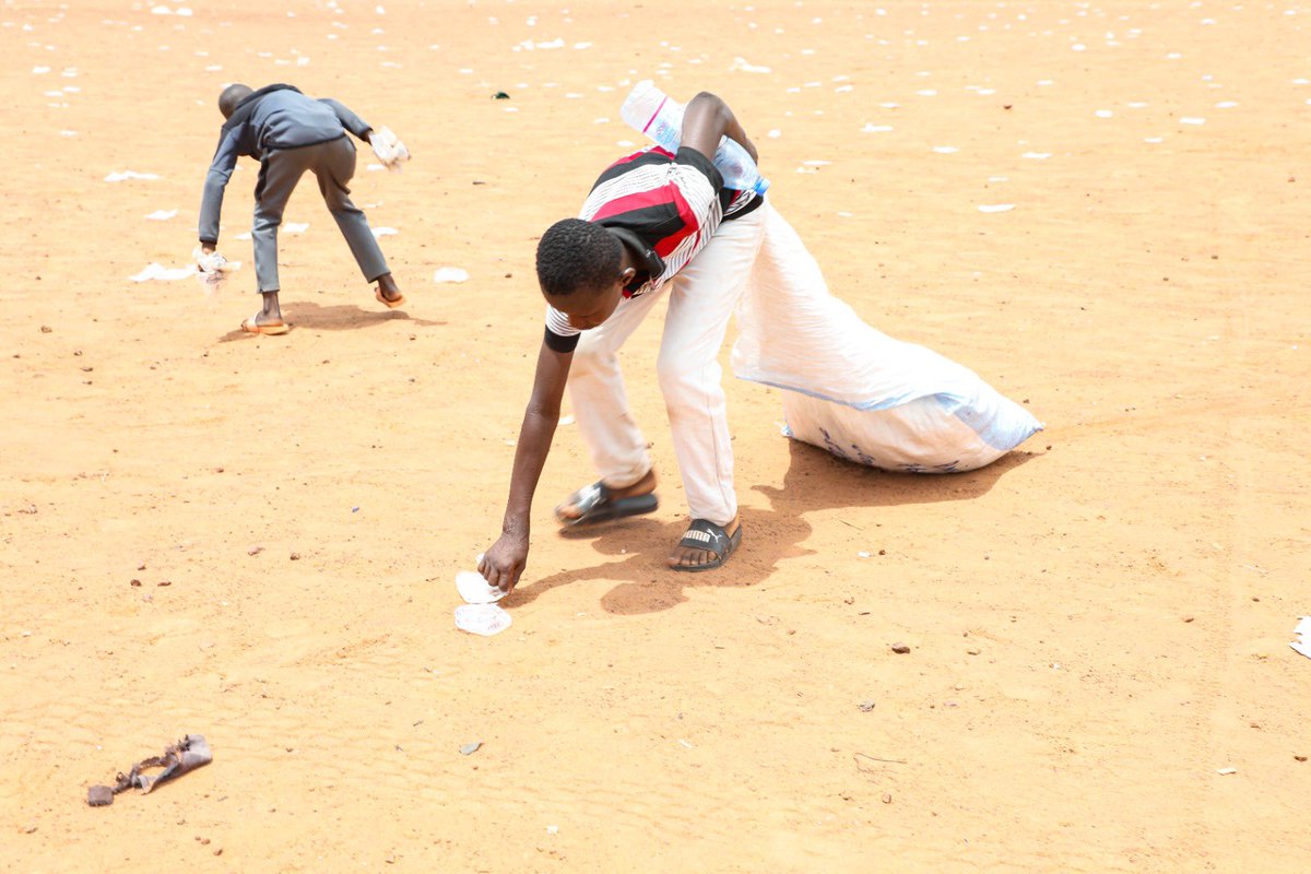 Mali-Folkecenter Nyetaa a pris part au lancement de la 24ème édition de la quinzaine de l'environnement à Koutiala. Cette édition est placée sous les thèmes : ' Des solutions Durables à la pollution plastique'  et 'Femme. Sa Terre. Ses Droits'.

#CombattreLaPollutionPlastique…