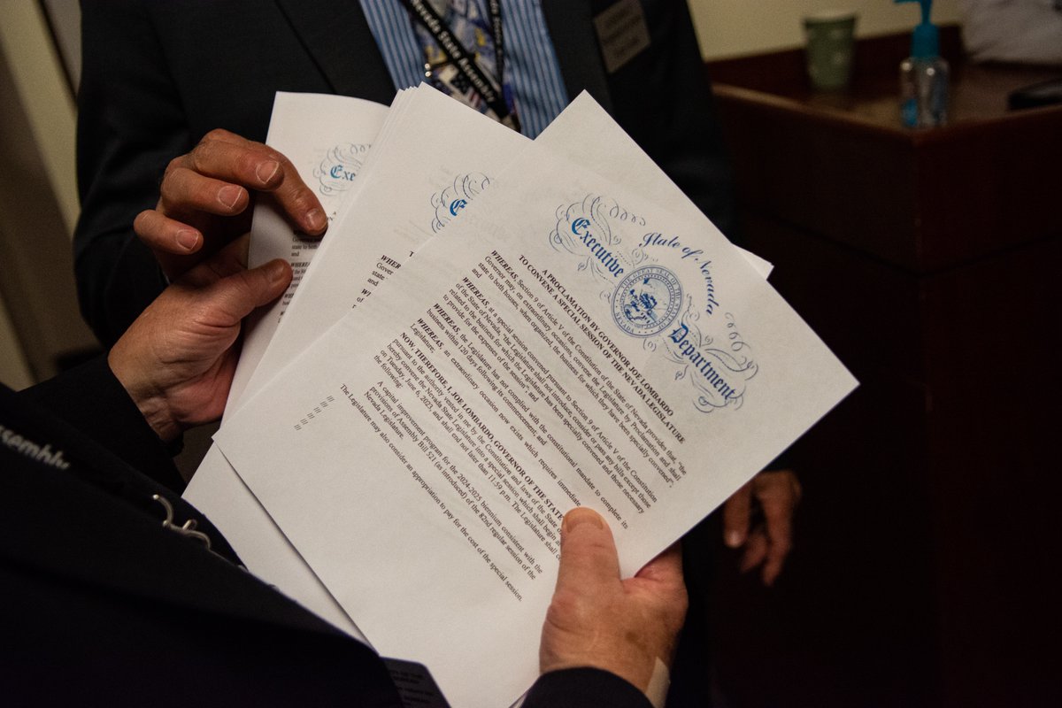 calvertphoto's tweet photo. Gov. Lombardo convened the 34th special session last night after lawmakers adjourned the 2023 regular session without passing AB521, the last of the state’s five budget bills.

🔗: https://t.co/pcZ0KwdY96

Another #NVLEG photo 🧵 for @TheNVIndy.

...1/ https://t.co/jmkfTBNMD1
