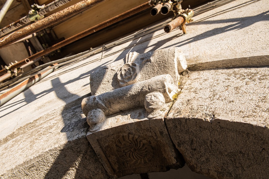 Due volti, un'anima immensa.

Casa Di Santo è il cuore pulsante di Residenze Roccapipirozzi. Si dice che l'attesa aumenti il desiderio e noi non vediamo l'ora di accogliervi nel Molise segreto!