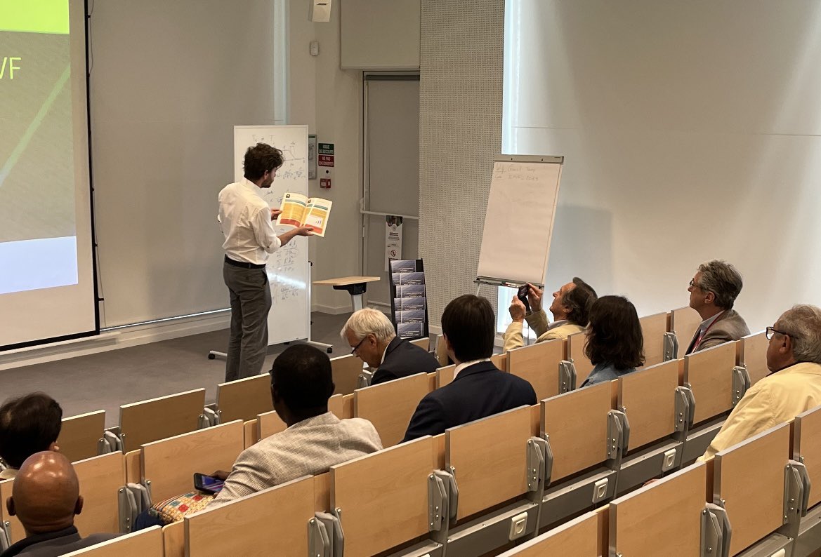 Inspirer les activités du <a href="/sigeif75/">Sigeif</a> et de ses élus dont @laurentmonnet qui visitent le @IPVF_institute et ses « salles blanches » où sont conçus les modules #solaires du futur avec notamment  l’amélioration du rendement.
#energierenouvelable