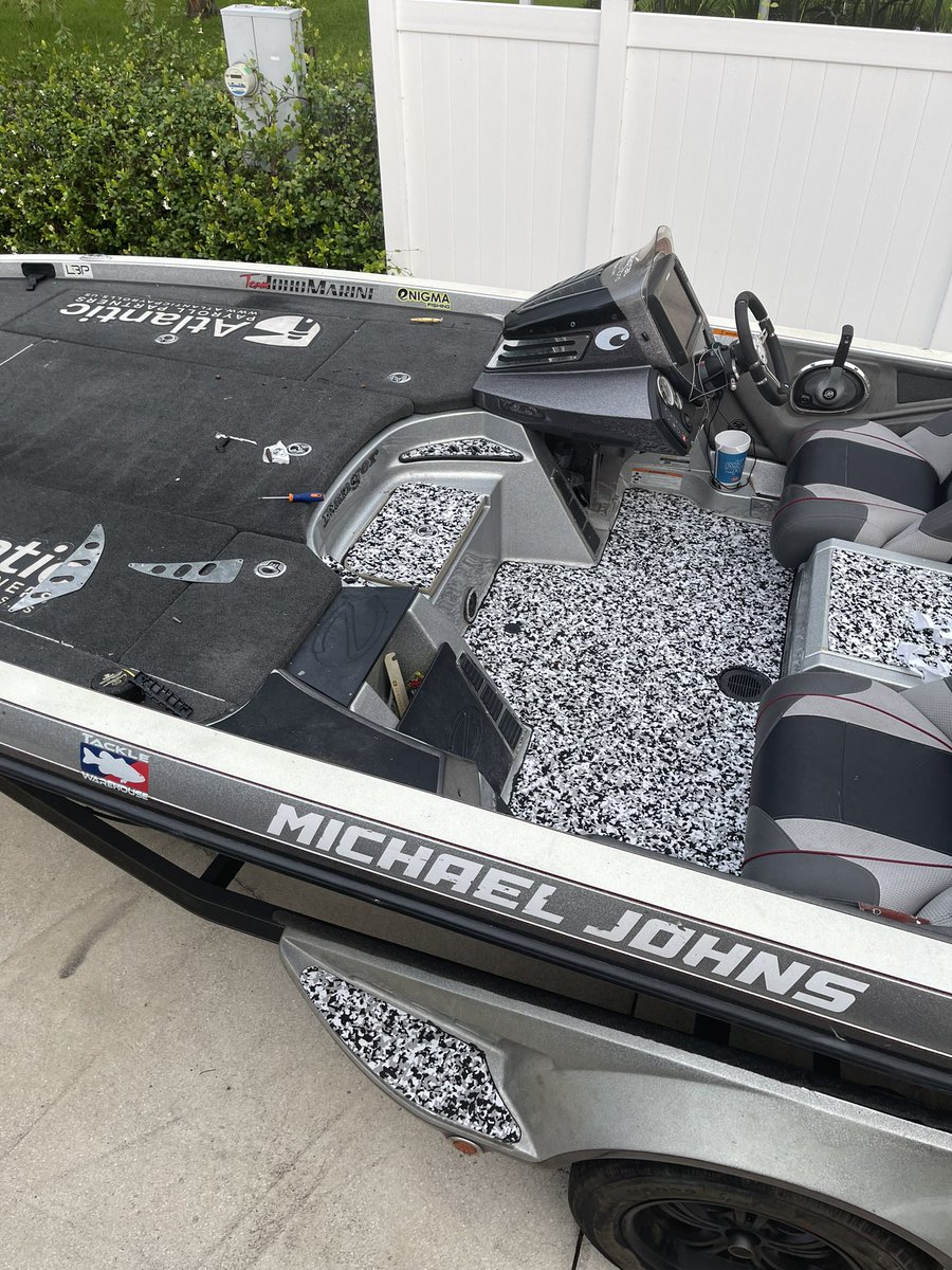 Did a little upgrade on the @RangerBoats added some Eva foam flooring!!!